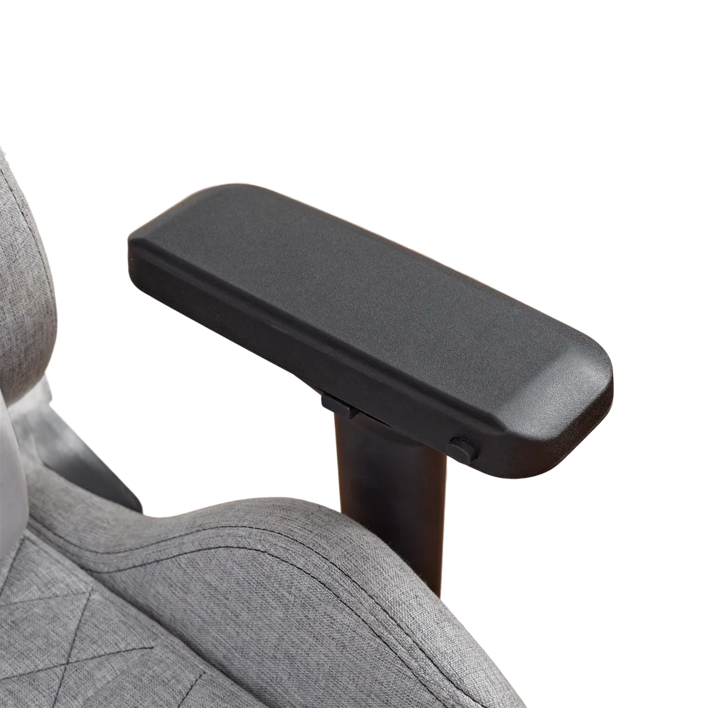 Игровое кресло EVOLUTION CONQUEROR FABRIC Grey, подлокотник крупным планом