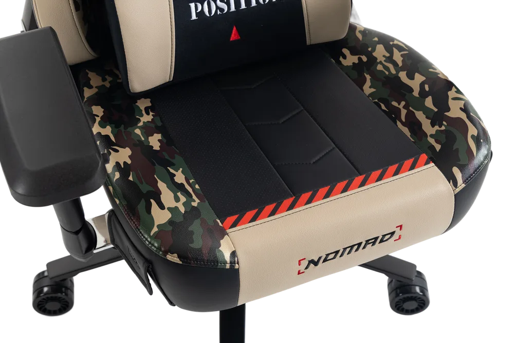 Игровое кресло NOMAD CAMO, вид сверху на сиденье и подлокотник