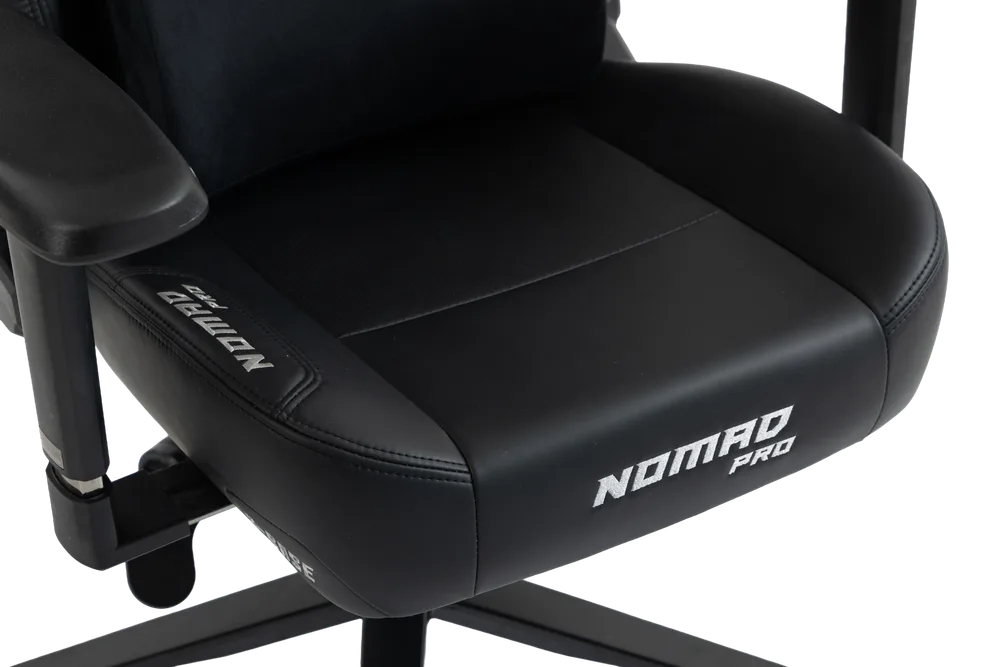 Игровое кресло NOMAD PRO, вид сбоку, чёрное
