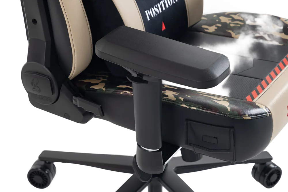 Игровое кресло EVOLUTION NOMAD CAMO, вид сбоку с подлокотником