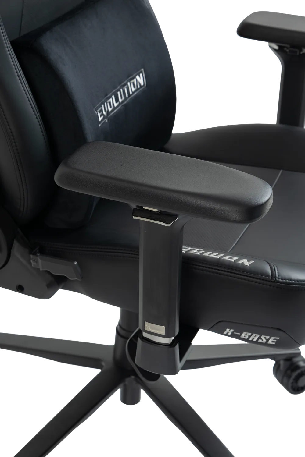 Игровое кресло NOMAD PRO X-BASE, подлокотник и сиденье сбоку